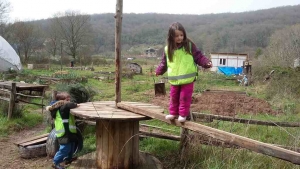 Serbest Gezen Bir Anaokulu - Atölye Çocukevi - Çamurla Dans